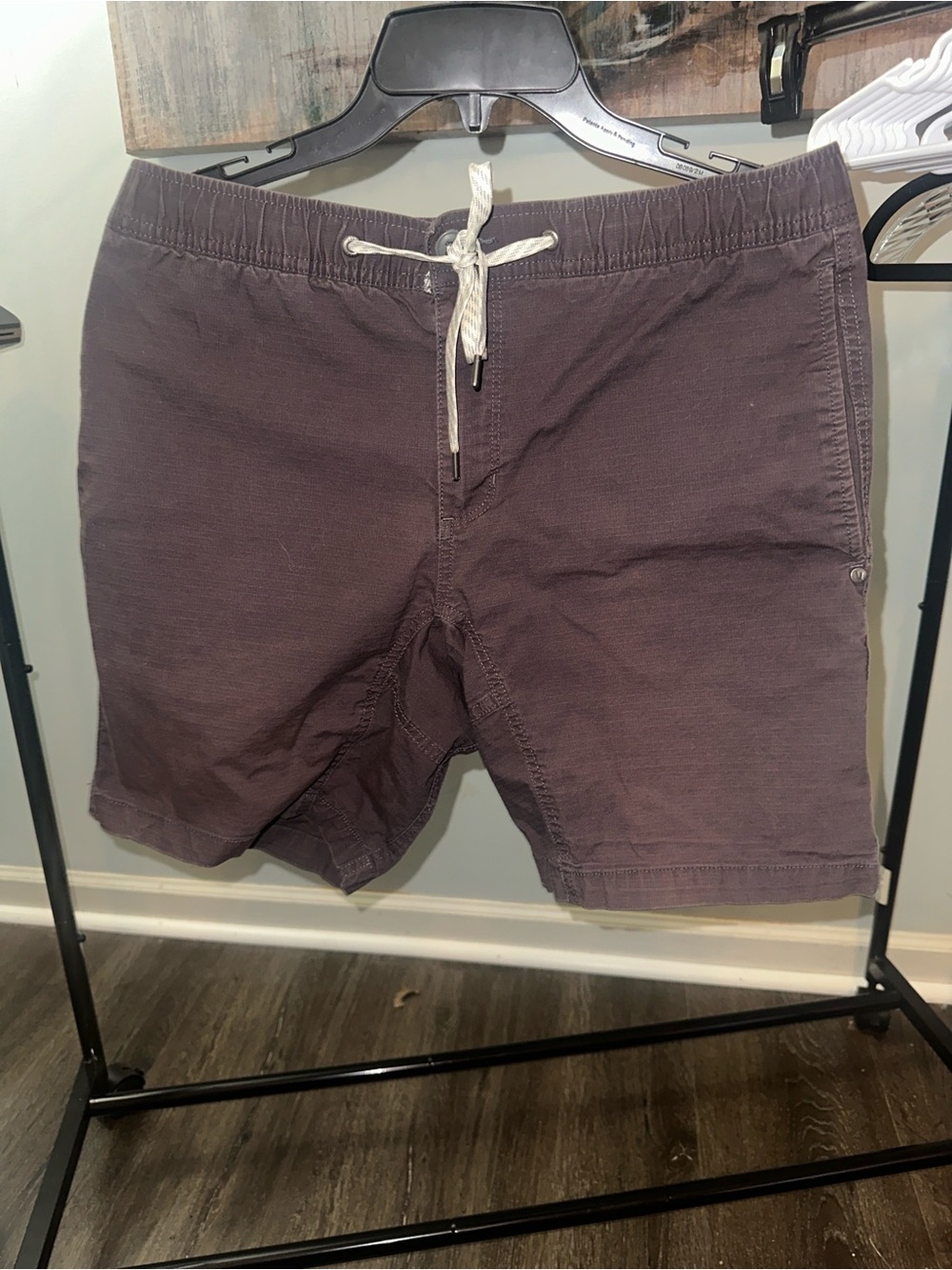 Vuori Men's  Drawstring Shorts with Multiple pockets